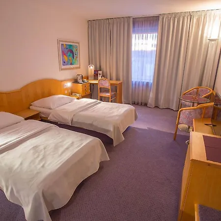 Hotel Cosmopolitan Bobycentrum - Czech Leading