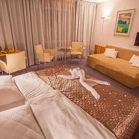 Hotel Cosmopolitan Bobycentrum - Czech Leading 4*