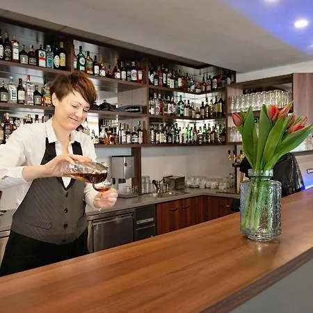 Cosmopolitan Bobycentrum - Czech Leading