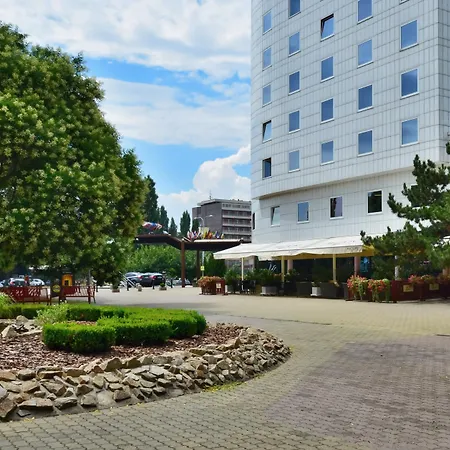 Cosmopolitan Bobycentrum - Czech Leading 4*