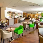Cosmopolitan Bobycentrum - Czech Leading