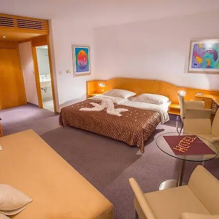 Cosmopolitan Bobycentrum Hotel 4*