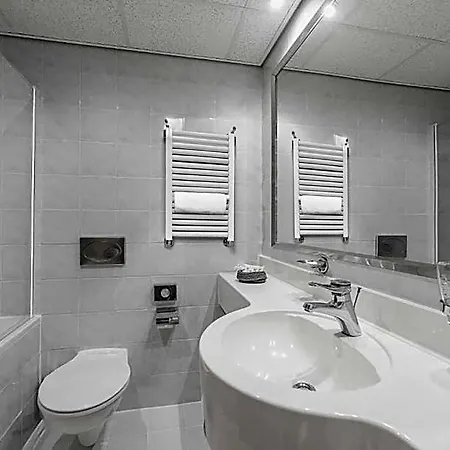 Cosmopolitan Bobycentrum - Czech Leading 4*