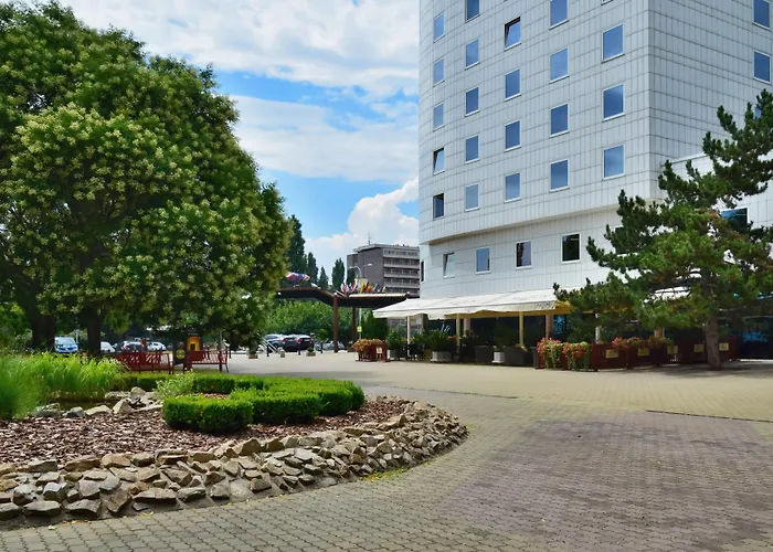 Cosmopolitan Bobycentrum - Czech Leading 4*