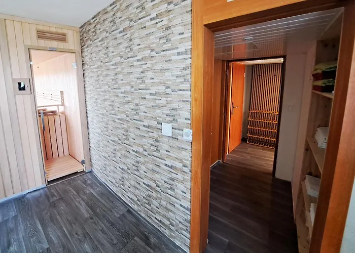 Hotel Cosmopolitan Bobycentrum - Czech Leading